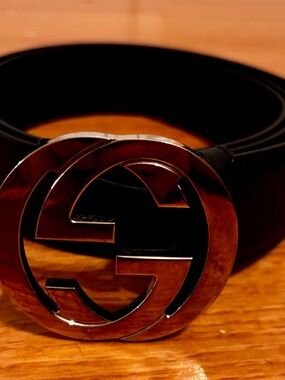 Men’s Gucci Black Leather Belt with Silver Buckle
